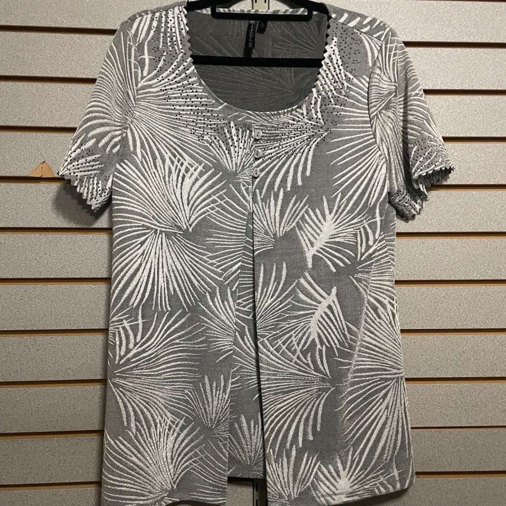 Gray White Palm Leaf Print Button Front Top Short Sleeve Women's Large‎